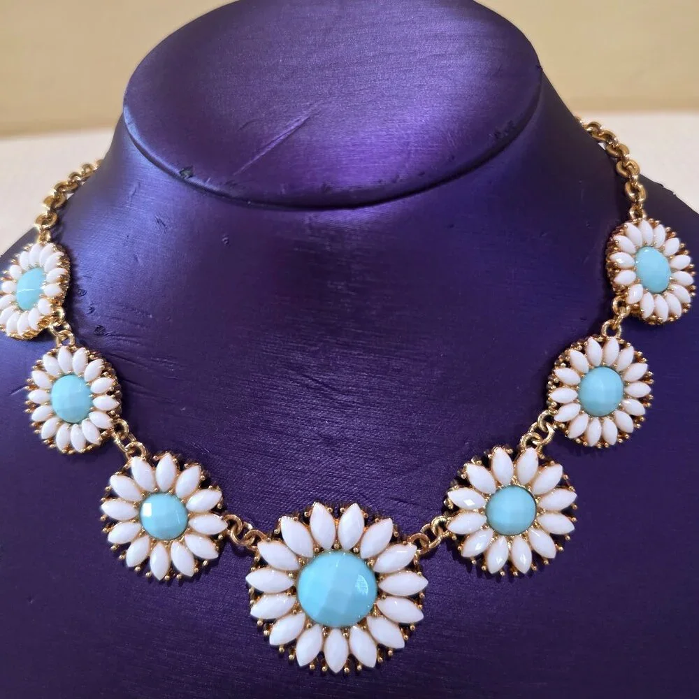 Retro White Blue Daisy Flower Statement Bib Collar Gold Floral Necklace